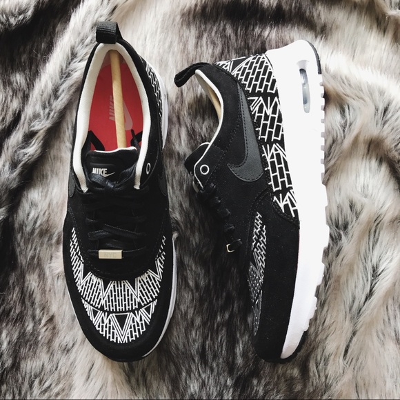 Nike Air Max Thea Suede NYC Sneakers - Picture 4 of 8