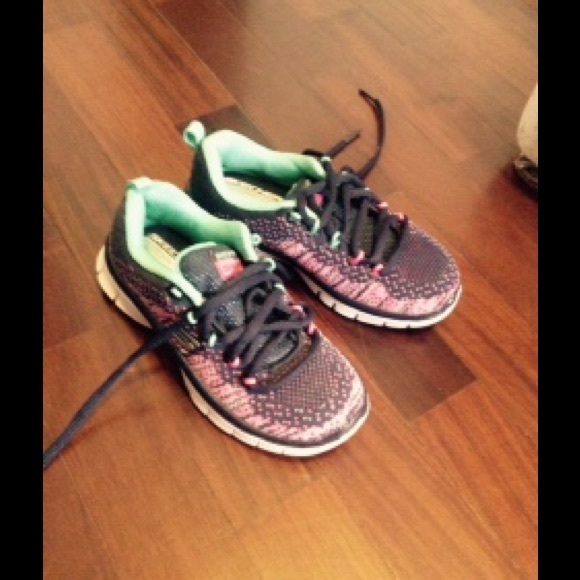 Sketchers 10.5 toddler - new - Picture 2 of 2