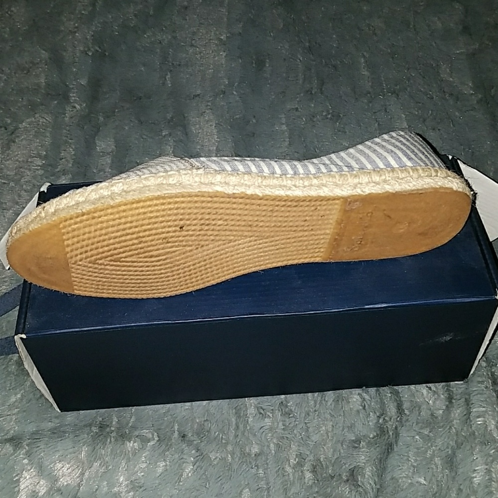 Shoes - Picture 4 of 4