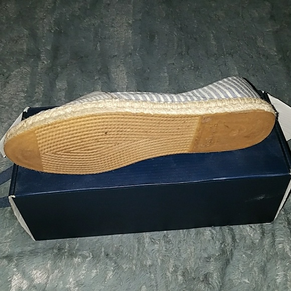 Shoes - Picture 4 of 4