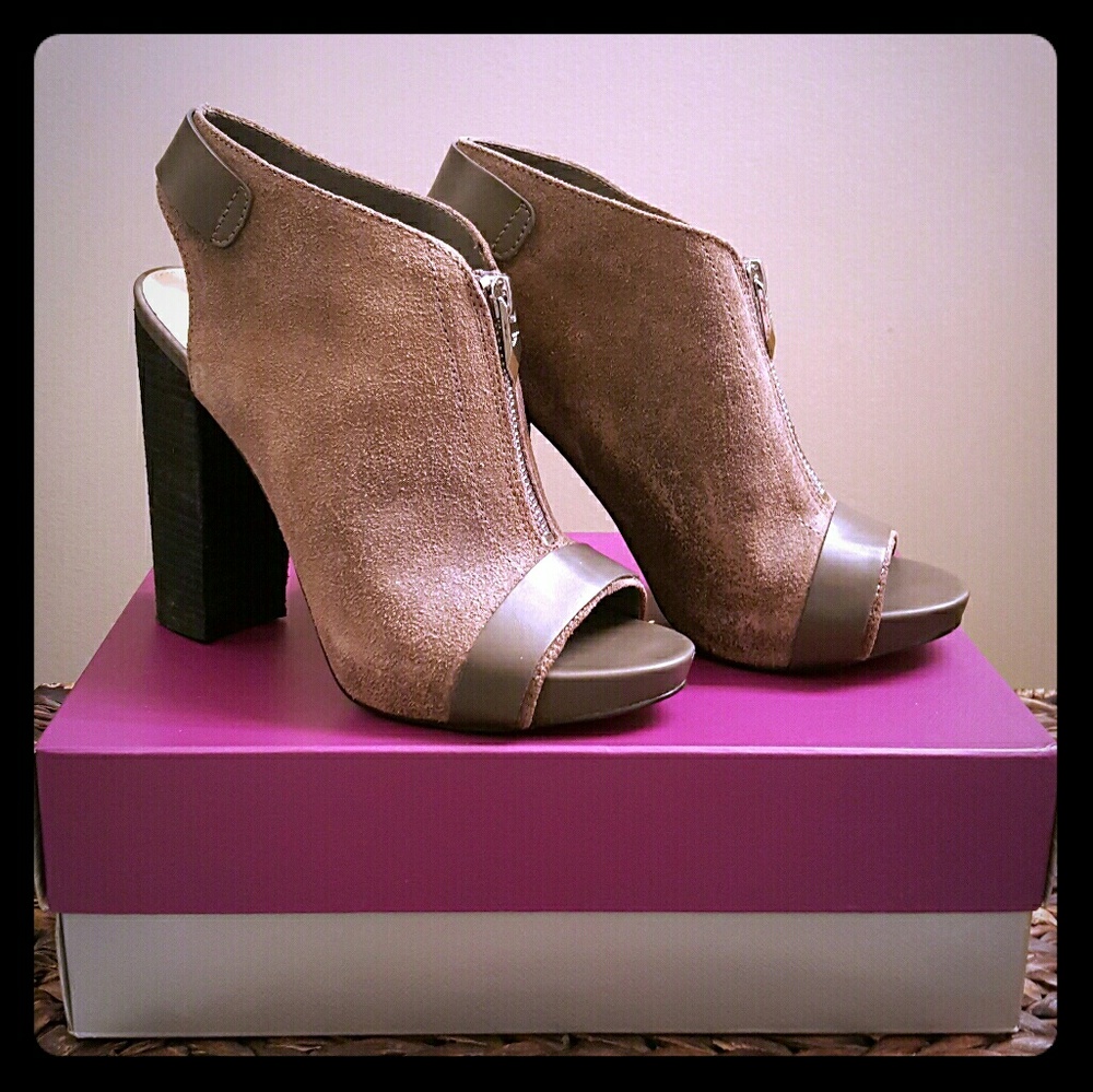 Fergie Women's Rowley Platform Pump in Shadow