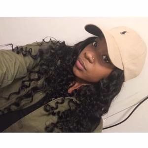 Meet your Posher, Johnecia