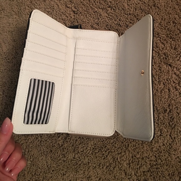 Wallet - Picture 2 of 4