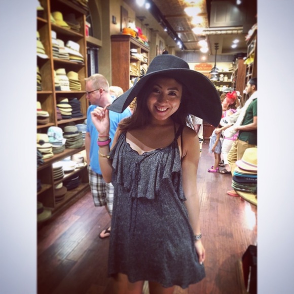 Meet your Posher, Cynthia - Picture 2 of 2