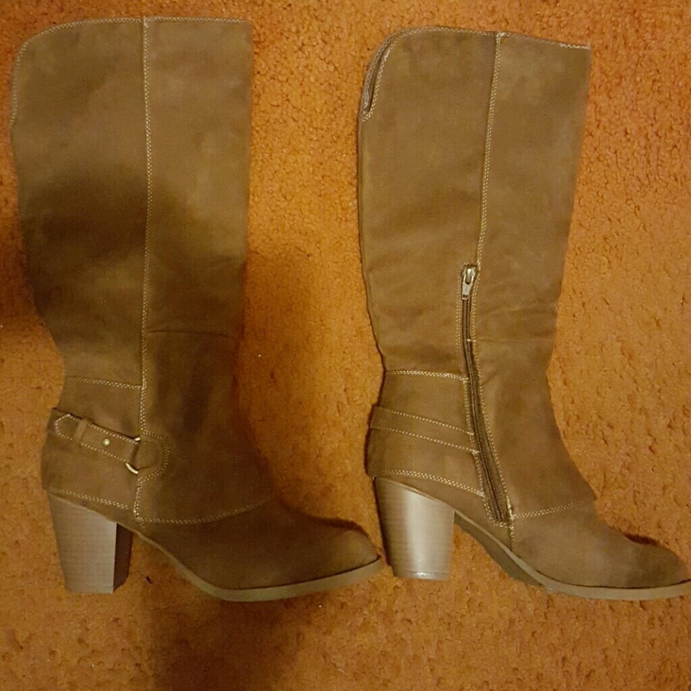 Mossimo supply Co. tan heeled boots
