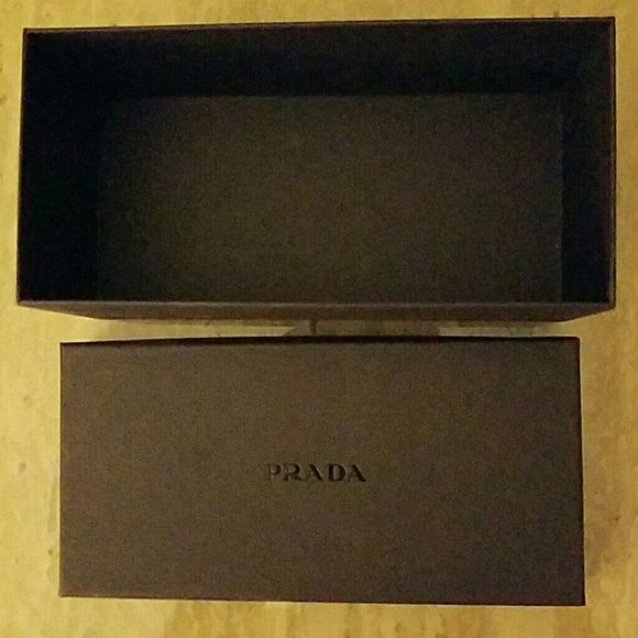 Prada box - Picture 2 of 3