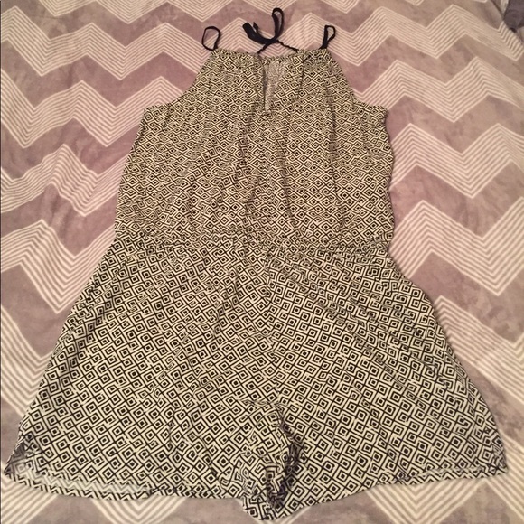 NWT Old Navy Romper - Picture 3 of 3
