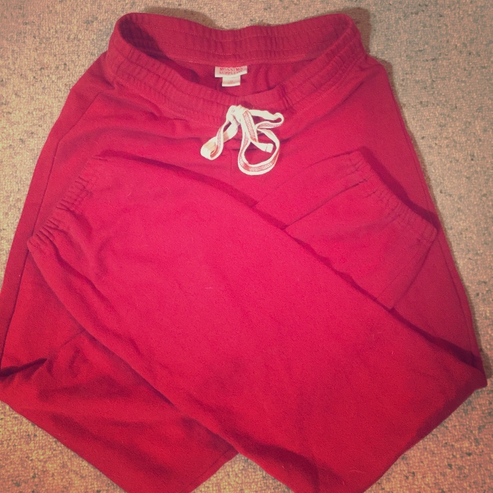 Comfy sweatpants with bottoms that scrunch up