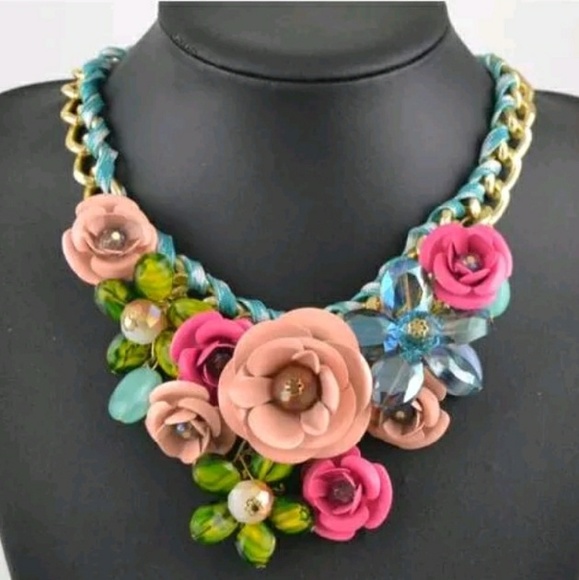 ✨HP!🎉Betsey Johnson Pretty as a Peach Necklace! - Picture 3 of 3