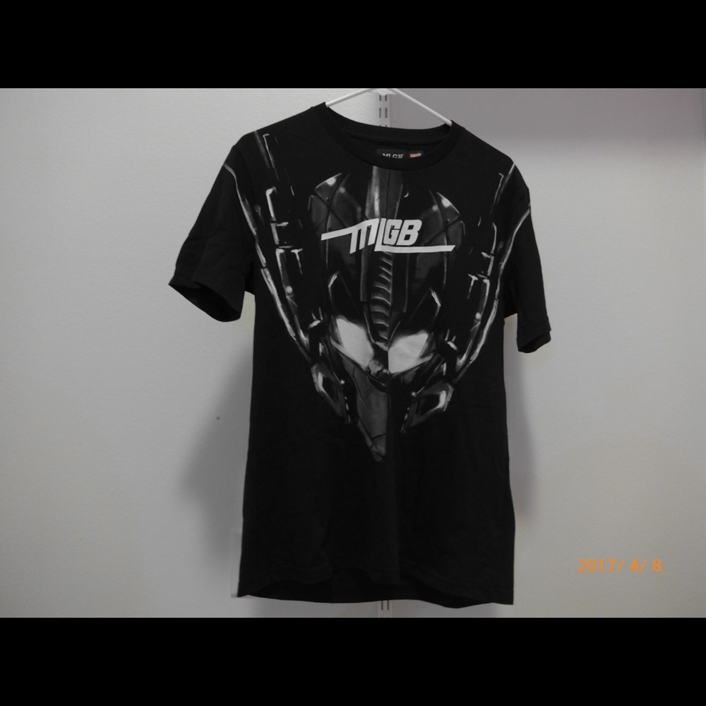 Graphic tee