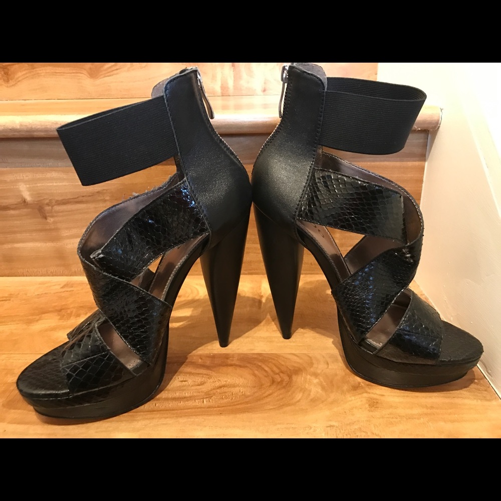 Bebe Monica Open Toe Ankle Strap Blk Heel Sandal