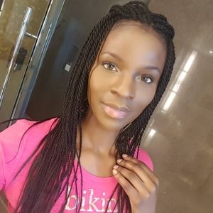 Meet your Posher, Tee