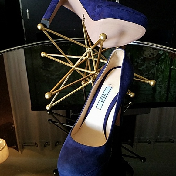 Prada - Picture 3 of 4