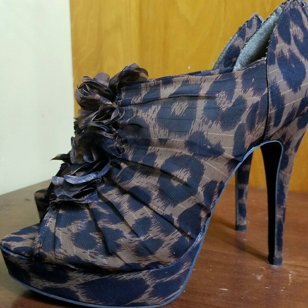 Open Toe Cheetah Booties - Picture 2 of 4