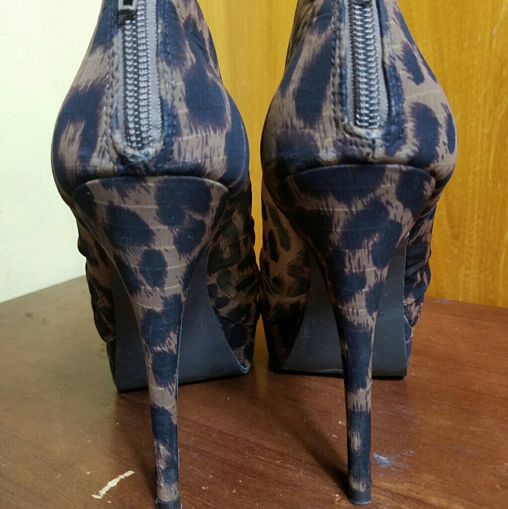 Open Toe Cheetah Booties - Picture 3 of 4