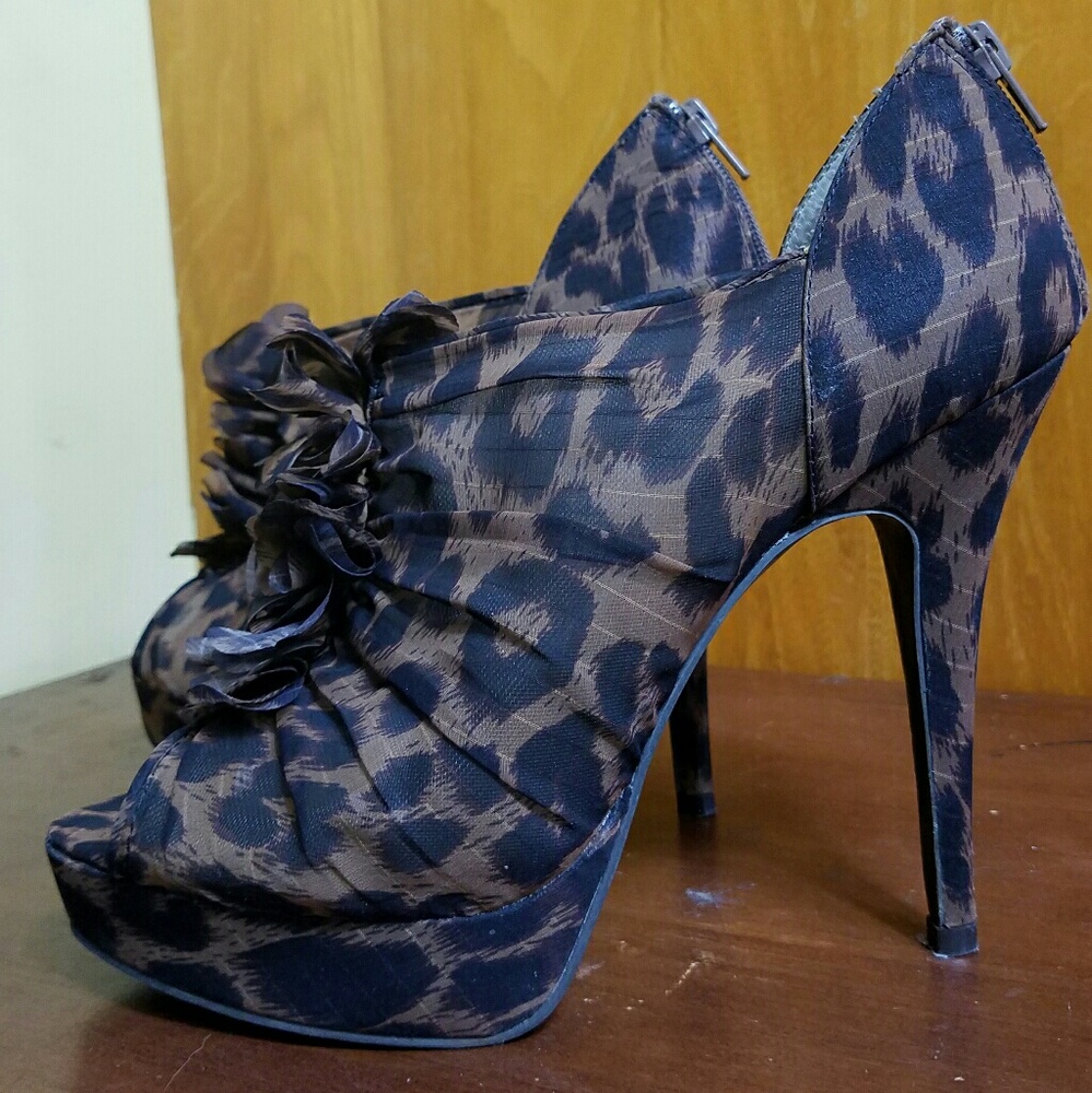 Open Toe Cheetah Booties - Picture 4 of 4