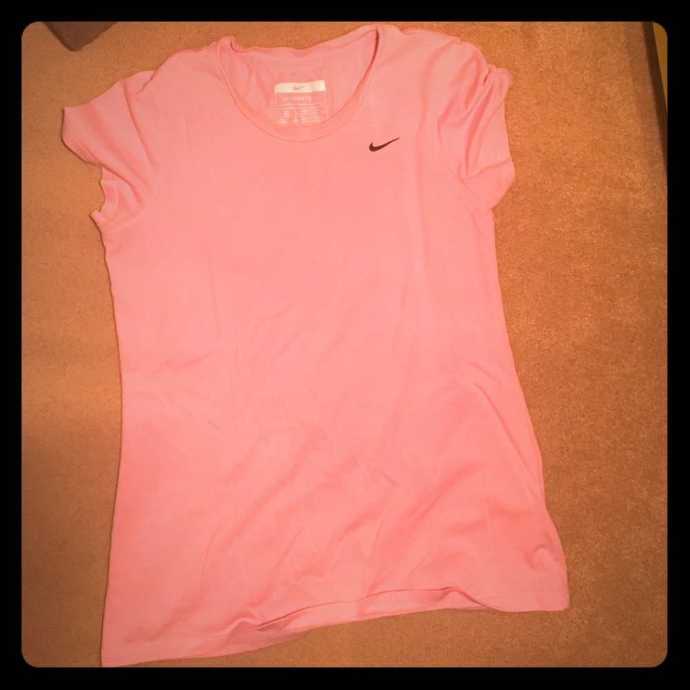 Pink Nike shirt sleeve shirt 👚