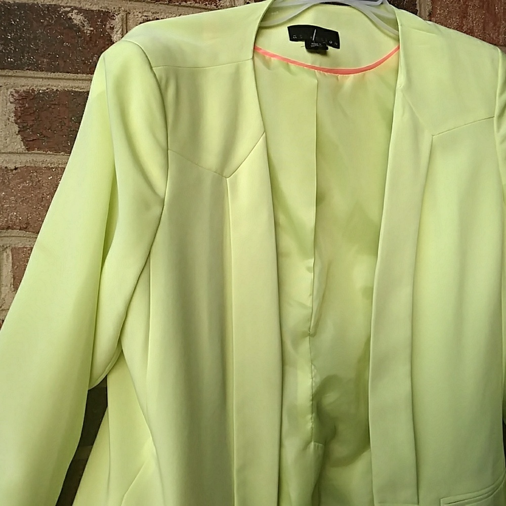 💚SOLD💚Attention Neon Green Blazer - Picture 3 of 8