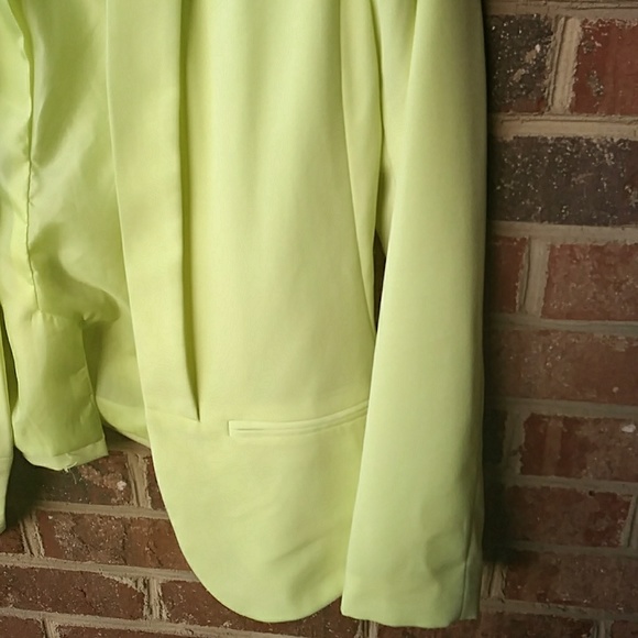 💚SOLD💚Attention Neon Green Blazer - Picture 4 of 8