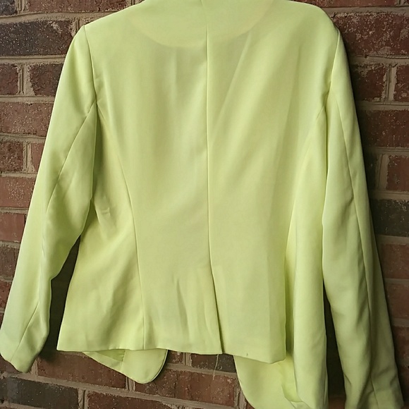 💚SOLD💚Attention Neon Green Blazer - Picture 5 of 8