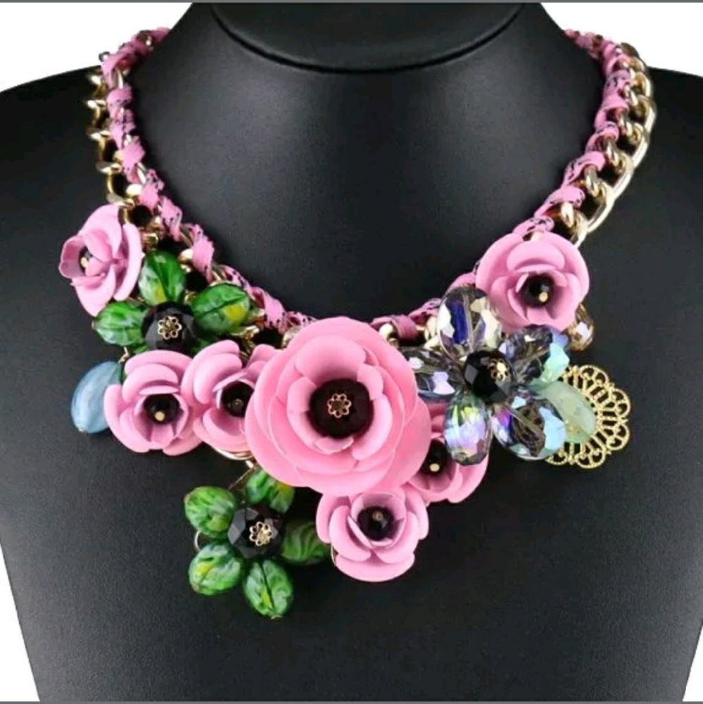 HP!🎉😱🌸Petal Pink Betsey Johnson Necklace🌼