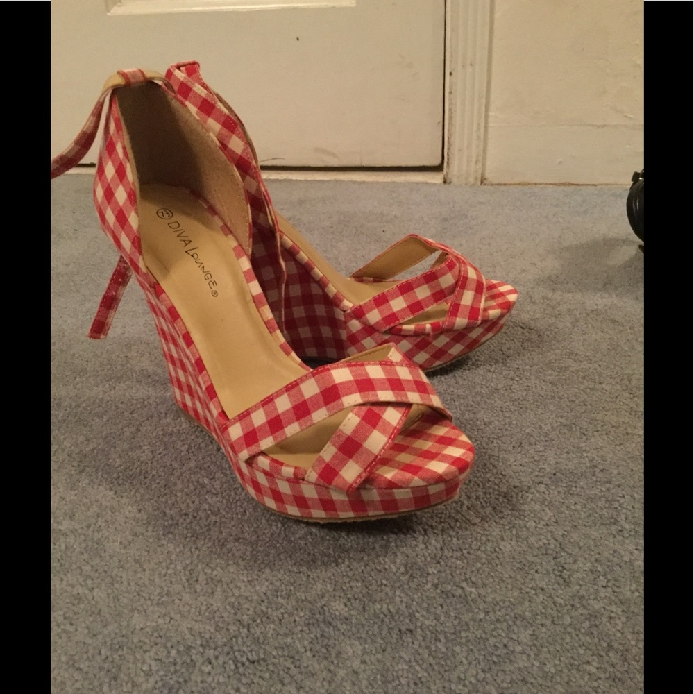 Clothes shoes and purses