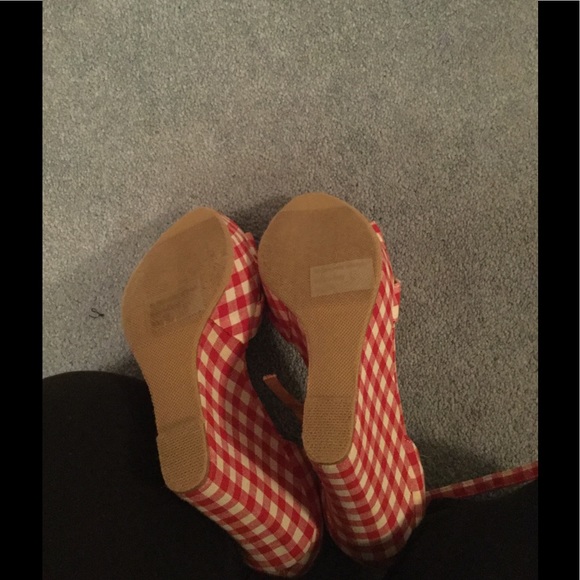 Clothes shoes and purses - Picture 2 of 2