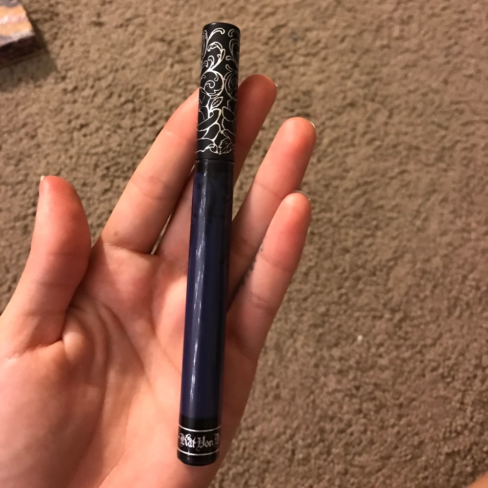 Kat Von D liquid lipstick "ECHO"
