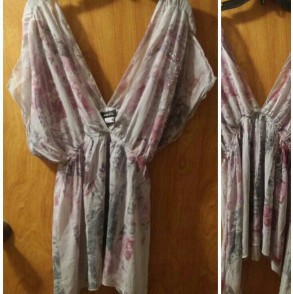 Rue 21 batwing sleeved low V neck high/low