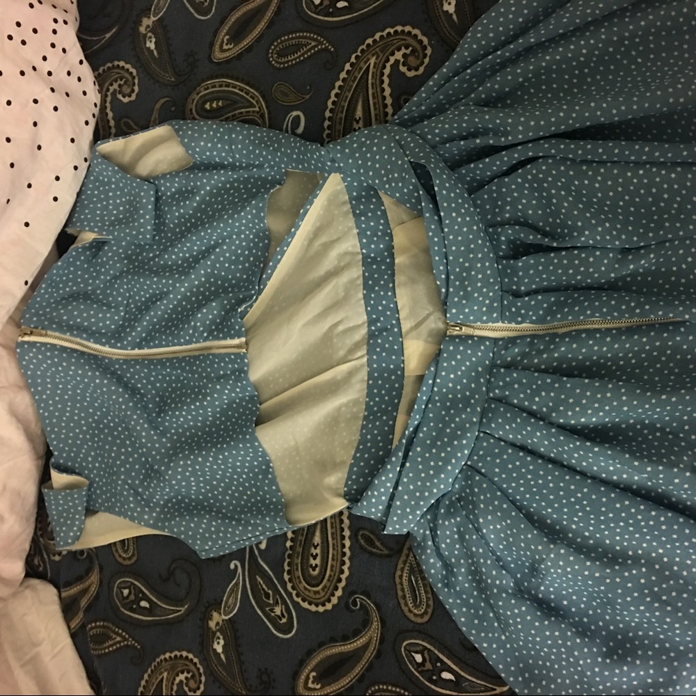 Blue v neck sleeveless open back dress. - Picture 3 of 3