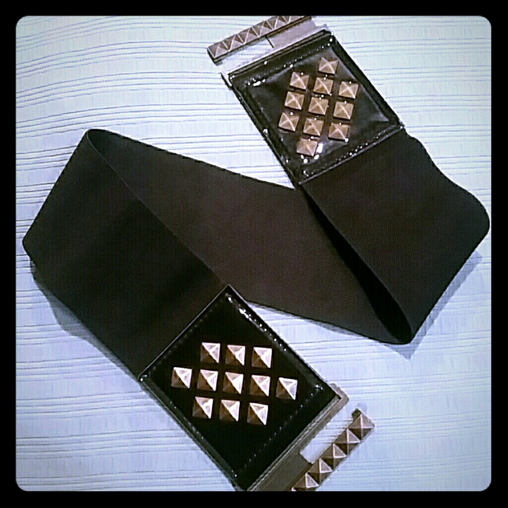 2 for $10.  Black Stretchy Belt.... 3 Available