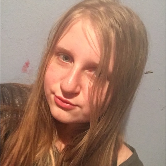 Meet your Posher, Hannah - Picture 1 of 1