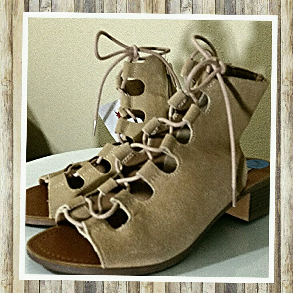 NWT Steve Madden Tan Suede Gladiator. ...size 7.5 - Picture 1 of 4