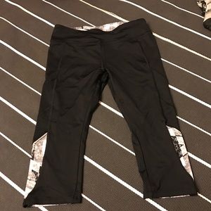Black Capri workout leggings