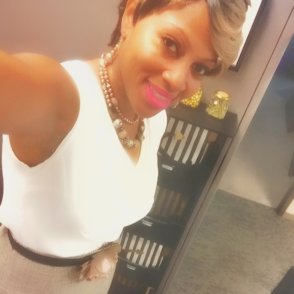 Adrienne Rebecca - IG: @Shopadriennerebecca - Picture 7 of 8