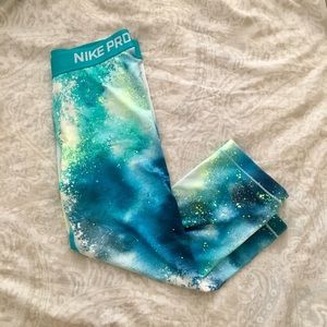 Nike Galaxy Cropped Leggings