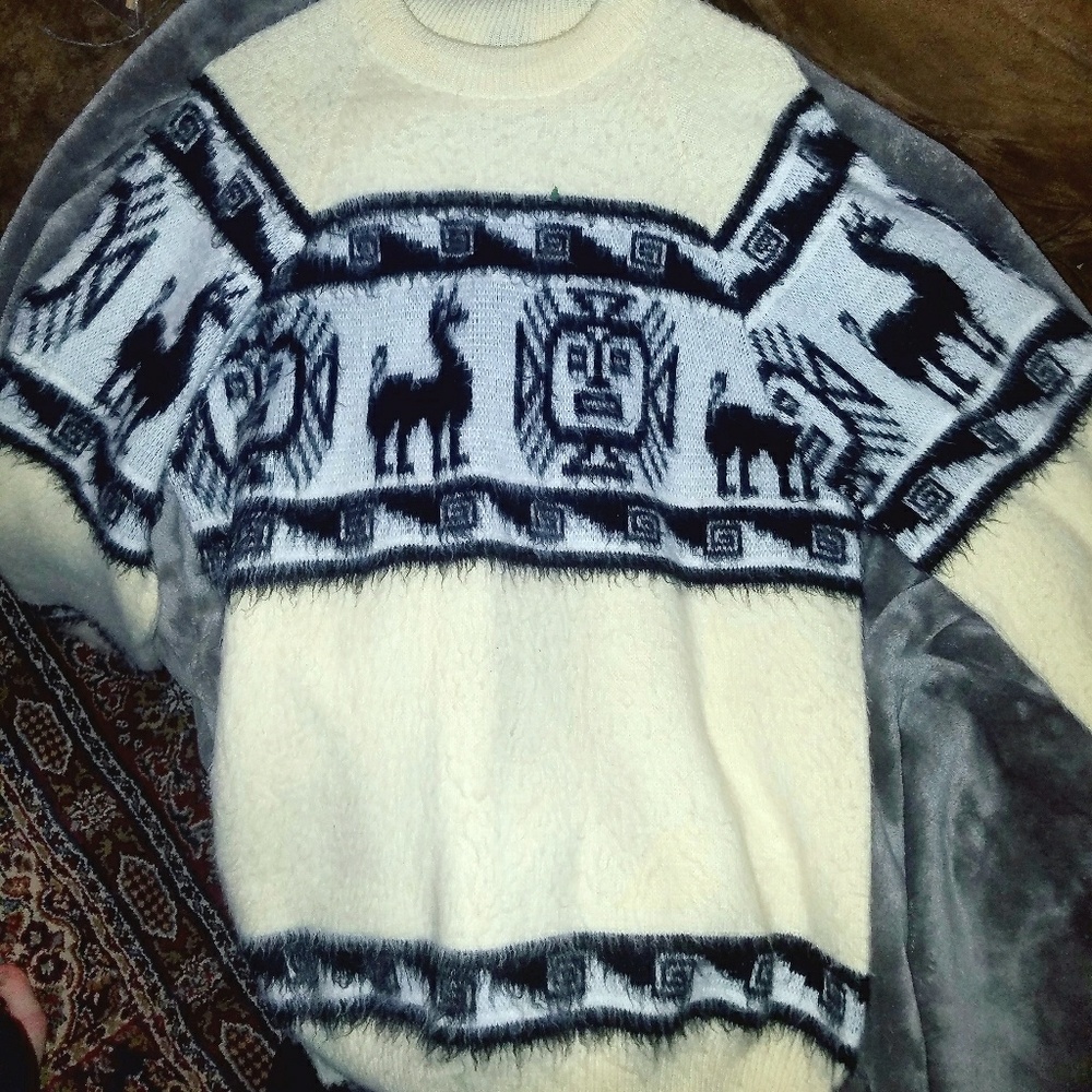 Vintage-styled Ecuadorian Alpacas wool sweater