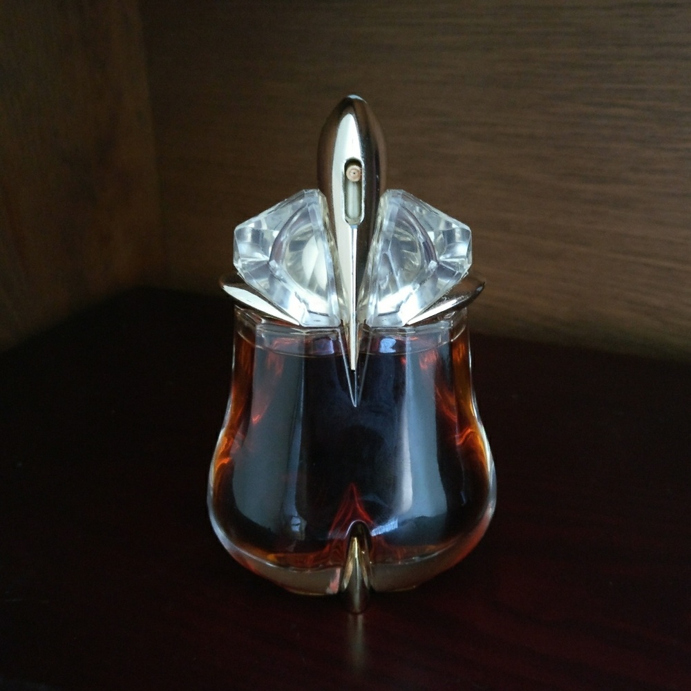 2 oz thierry mugler Alien essence absolue