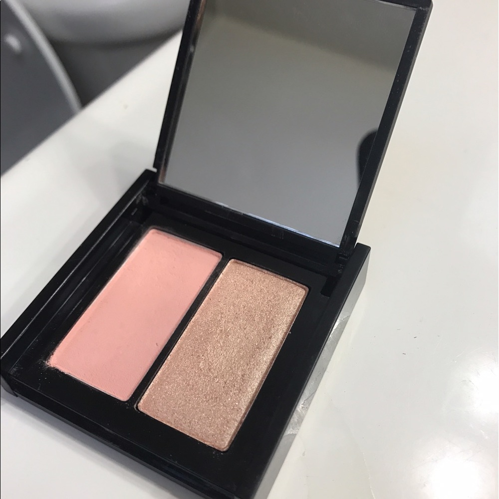 NWOT Feels like Velvet Eyeshadow Duo