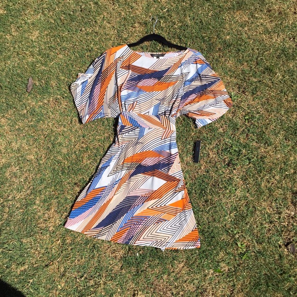 BNWT! BCBGMaxAzria Patterned Dolman Sleeve Dress - Picture 3 of 6