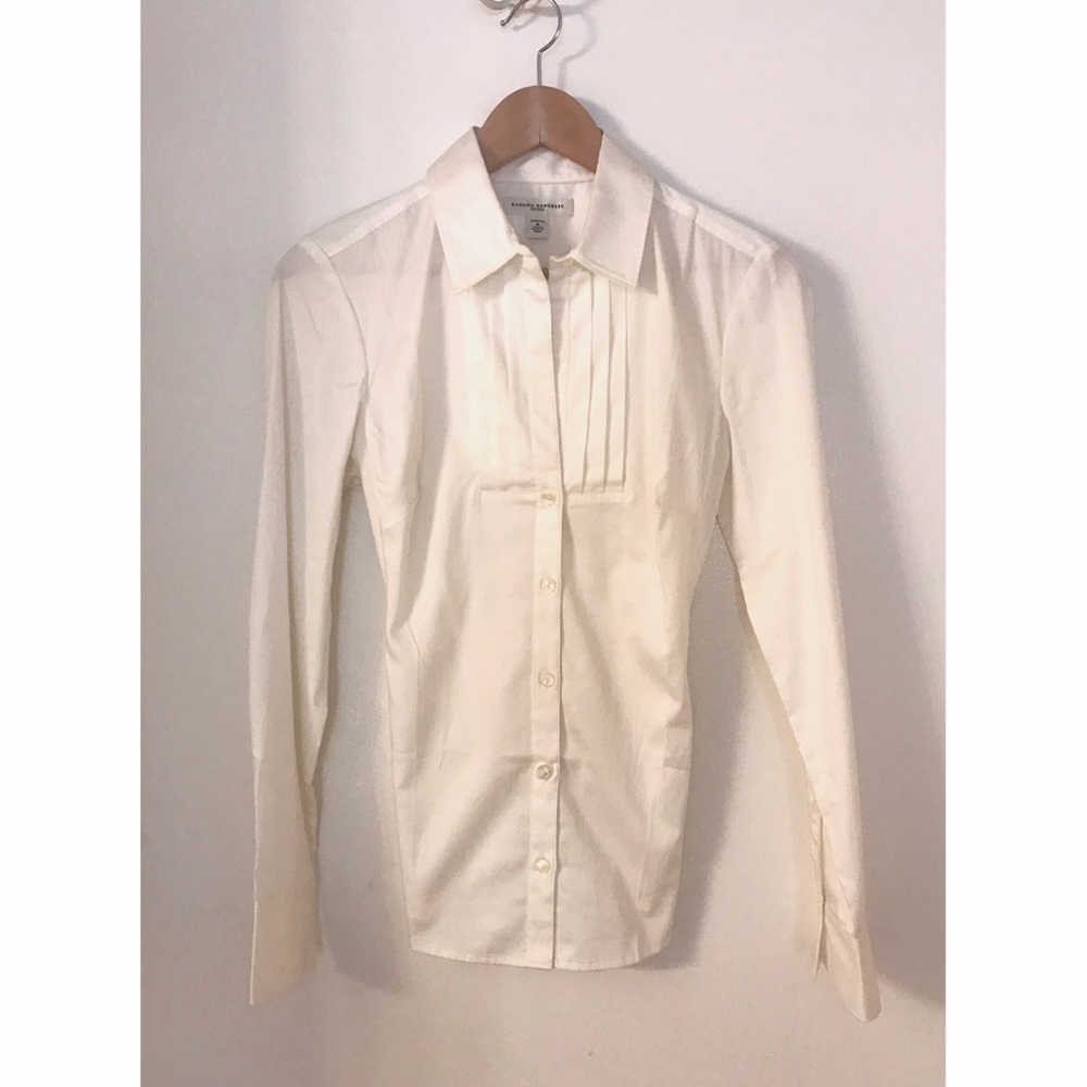 ✨NWT SALE ✨ BR Classic Tux-Inspired Top -M