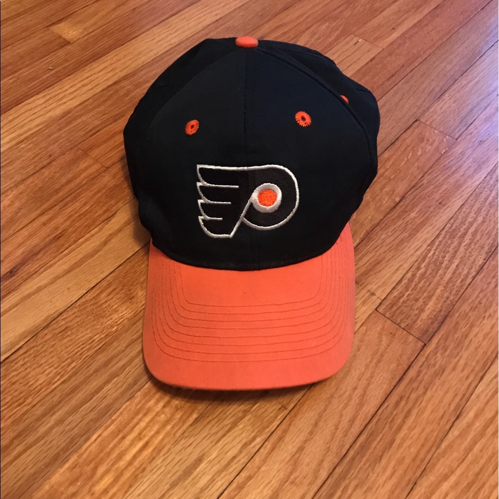 Logo 7 Flyers Hat