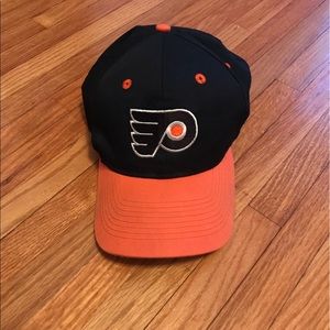 Logo 7 Flyers Hat