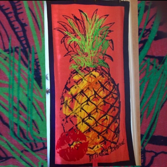 Betsey Johnson Orange Pineapple Kiss Beach Towel - Picture 2 of 5