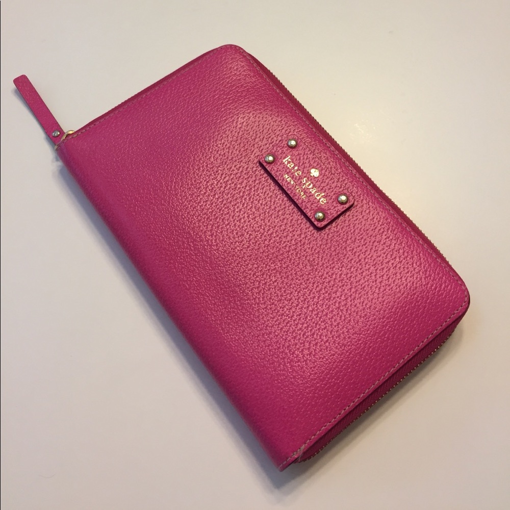 Gorgeous Kate Spade ♠️ wallet!