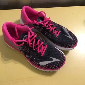 Brooks pureflow 5 running shoe
