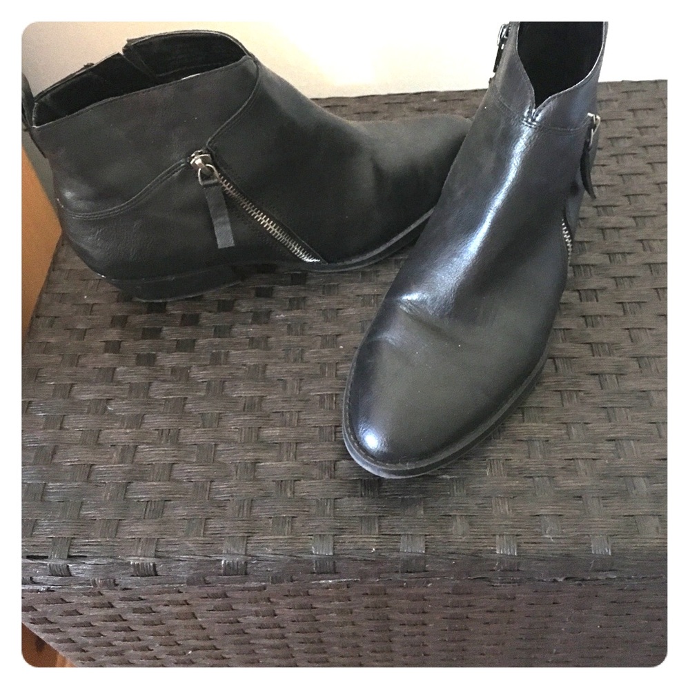 Nine West black booties