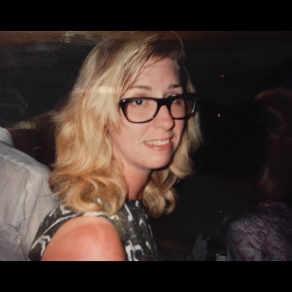 Meet your Posher, Sandy Z - Picture 1 of 4