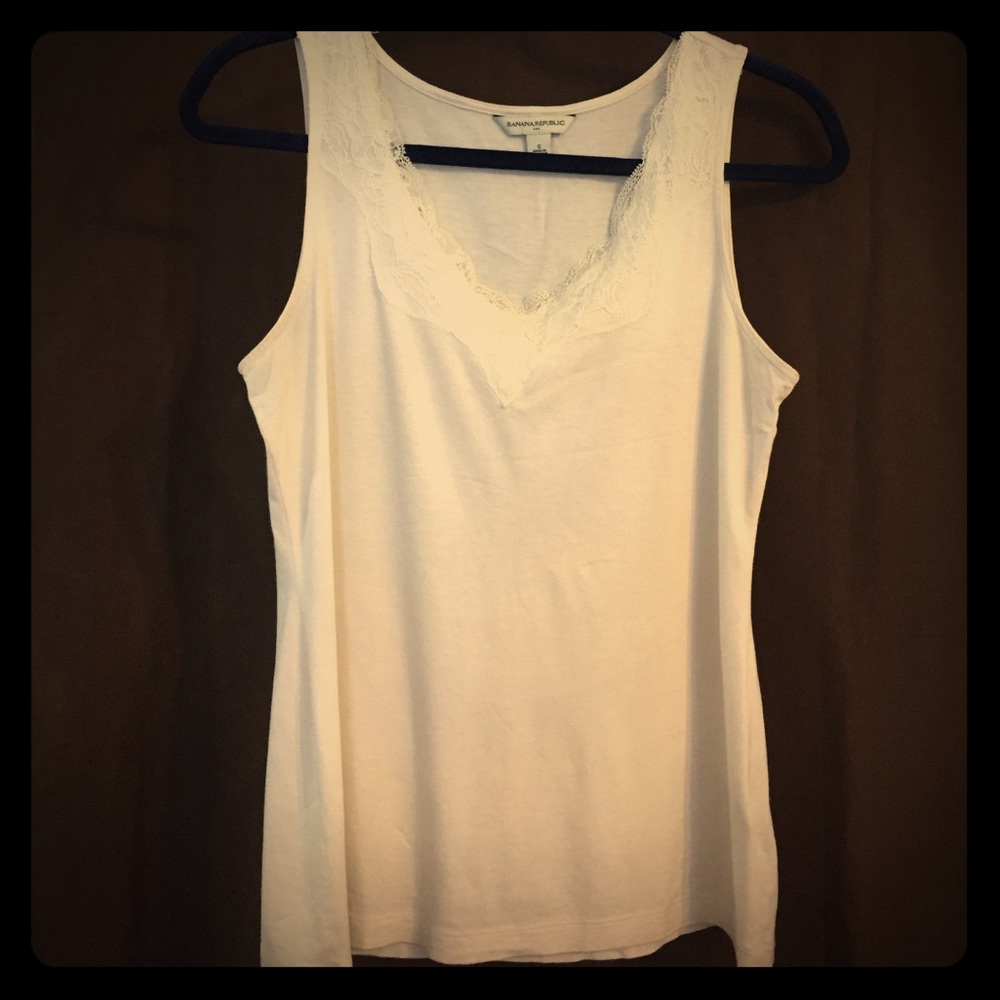 Off-white small Banana Republic lace cami