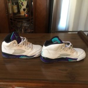 Jordan grape 5's size5.5 boys